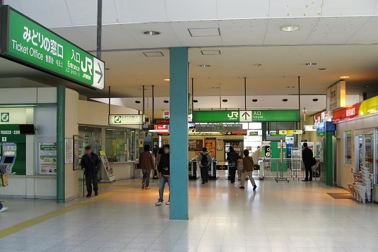 Gate_of_JR_Sagamihara_Station_in_2008.jpg